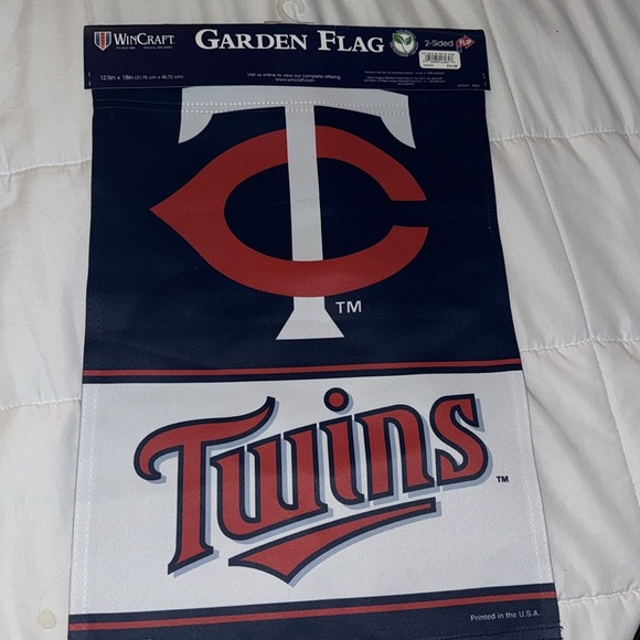WinCraft MLB Minnesota Twins Flag 12" x 18" Garden Style Double Sided Flag - Picture 3 of 6